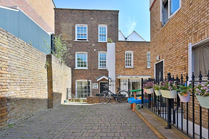 1 Bedroom Flat To Rent In Field Gate House, Watford, WD18