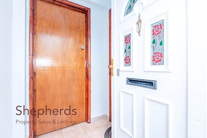 2 Bedroom End Of Terrace House To Rent In Tregelles Road, Hoddesdon, EN11