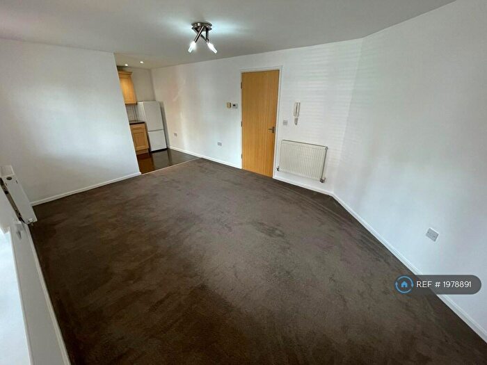 2 Bedroom Flat To Rent In Ovett Gardens, Gateshead, NE8