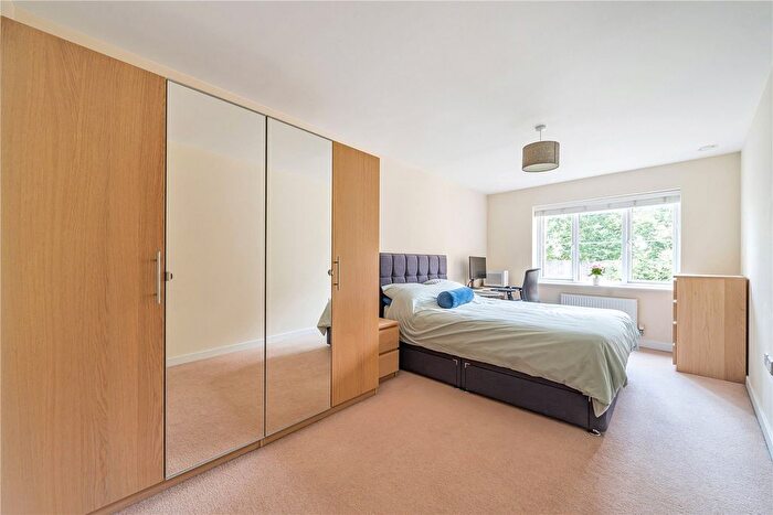 2 Bedroom Flat For Sale In Eden Road, Dunton Green, Sevenoaks, Kent, TN14