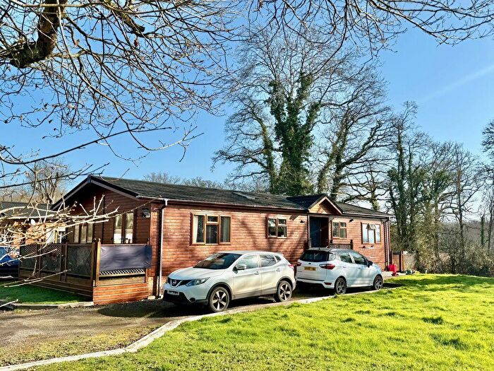 2 Bedroom Lodge For Sale In Wineham Lane, Henfield, BN5