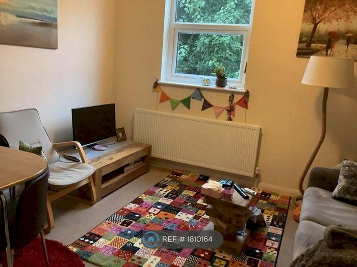 1 Bedroom Flat To Rent In Cossington Road, Westcliff-On-Sea, SS0