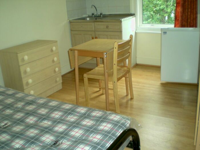 Studio To Rent In Dongola Road, London, N17