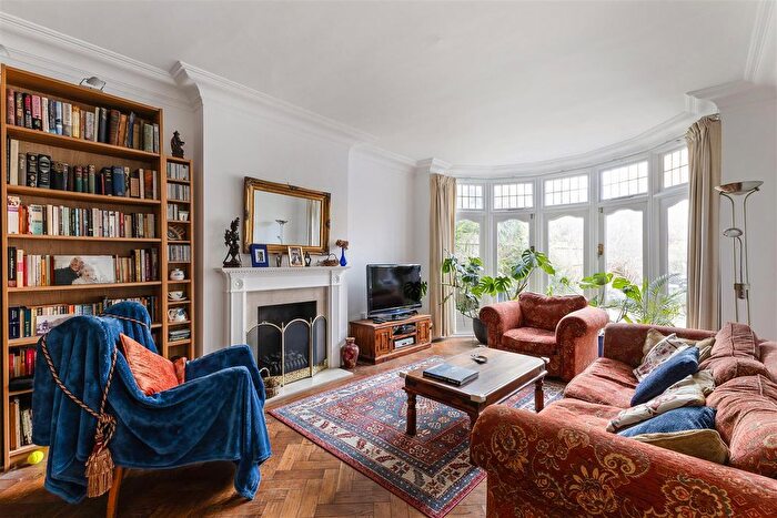 4 Bedroom Property For Sale In Lyndale Avenue, Childs Hill, NW2
