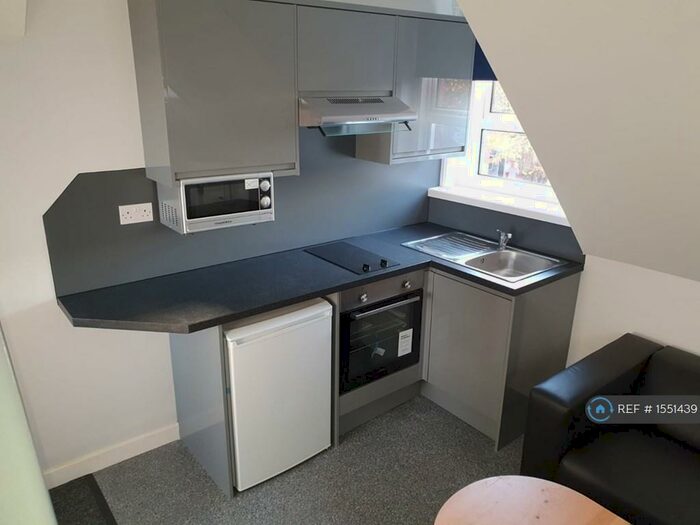 Studio To Rent In Caversham Road, Reading, RG1