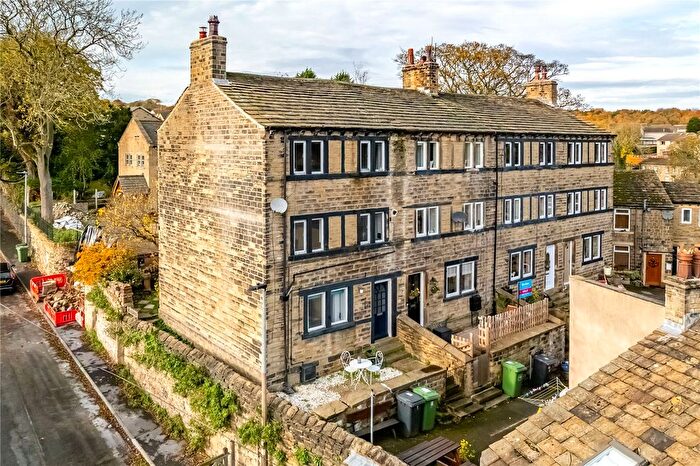 3 Bedroom End Terrace House For Sale In Well Hill, Honley, Holmfirth, HD9