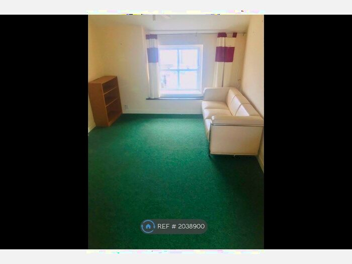 2 Bedroom Flat To Rent In Sycamore Street, Newcastle Emlyn, SA38
