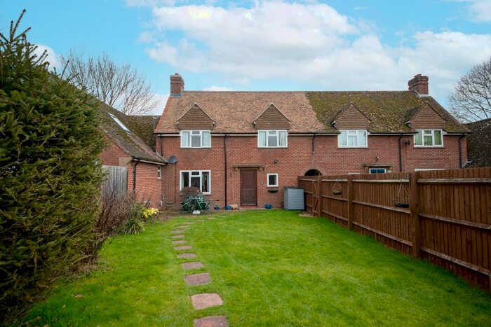 3 Bedroom Terraced House For Sale In Woodleys, Ecchinswell, Newbury, RG20