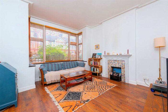 1 Bedroom Flat To Rent In Cricklade Avenue, Streatham, Lambeth, London, SW2