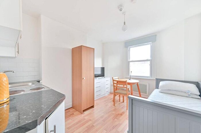 Studio For Sale In Buxton Road, Willesden Green, London, NW2