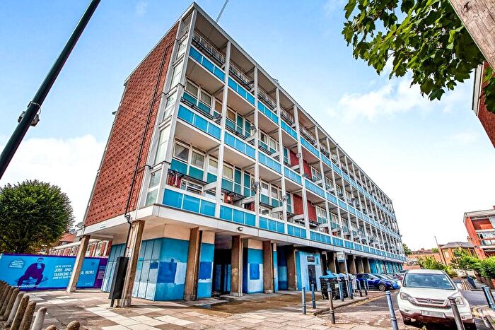 2 Bedroom Maisonette To Rent In Lindley Estate, Commercial Way, London, SE15