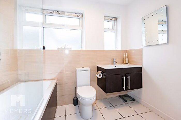 5 Bedroom Detached House For Sale In Highfield Drive, Ringwood, BH24