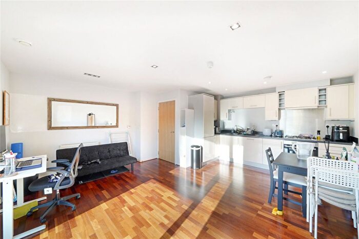 1 Bedroom Flat For Sale In Uxbridge Road, London, W13