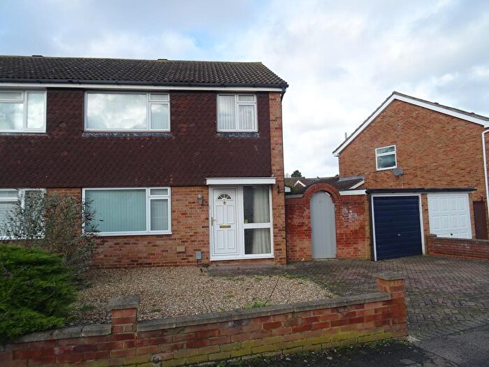 3 Bedroom Semi-Detached House To Rent In Wansbeck Road, Brickhill, MK41