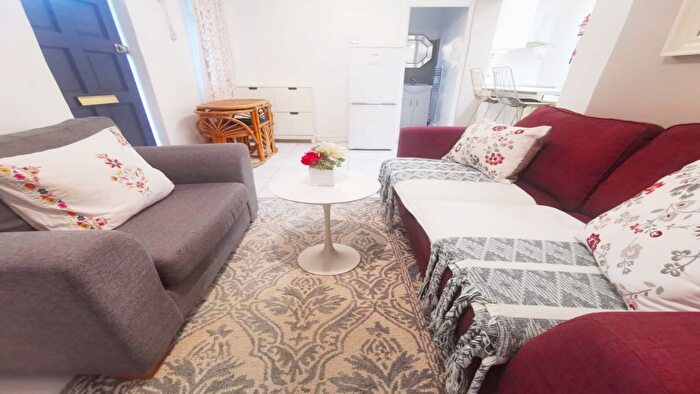 2 Bedroom Flat To Rent In London, N1