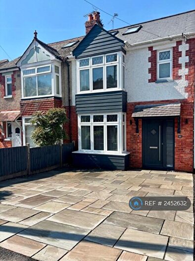 4 Bedroom Semi-Detached House To Rent In Park Avenue, Waterlooville, PO7