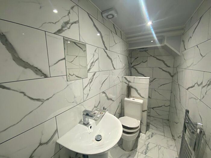 2 Bedroom Maisonette To Rent In Chester Road, Manchester, M15