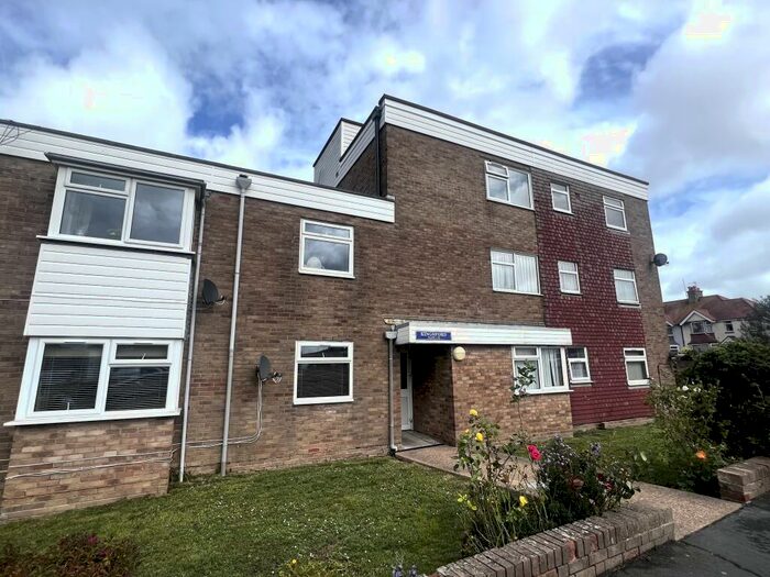 1 Bedroom Flat To Rent In St. Anthonys Avenue, Eastbourne, BN23