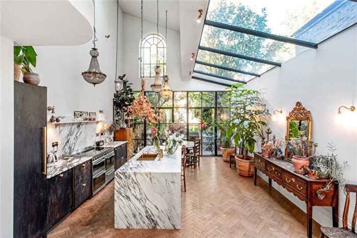 4 Bedroom Terraced House For Sale In Clifden Road, Hackney, London, E5