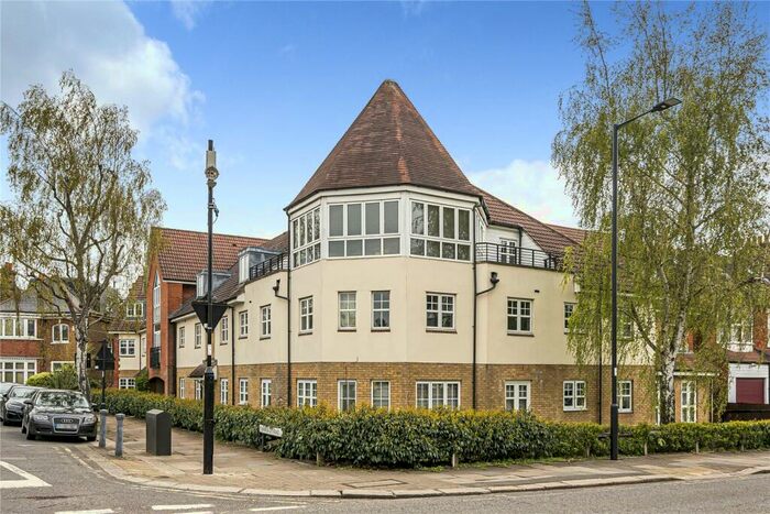 2 Bedroom Flat To Rent In Fox Lane, Palmers Green, London, N13