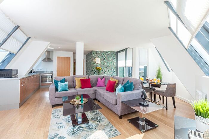 2 Bedroom Flat To Rent In Hunslet Road, Hunslet, Leeds, LS10