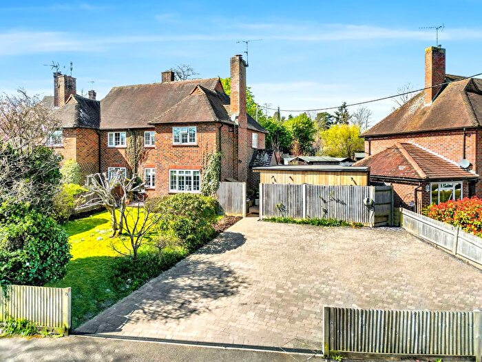 4 Bedroom Semi-Detached House For Sale In Pathfield, Chiddingfold, GU8