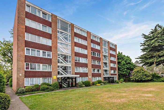 2 Bedroom Apartment To Rent In Lindum Court, Poole ** Zero Deposit Option Available **, BH12
