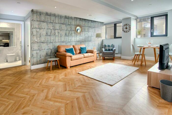 2 Bedroom Apartment To Rent In Beaufort House, - Newhall Street, B3