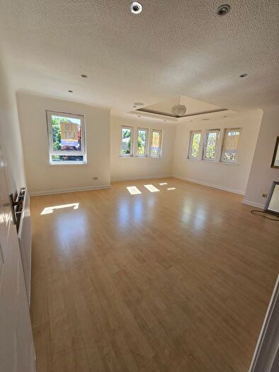 3 Bedroom Flat To Rent In Woodrow Road, Glasgow, G41