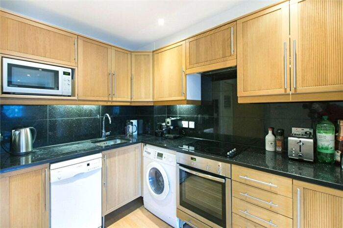 1 Bedroom Apartment To Rent In Kingsland Road, Shoreditch, London, E2