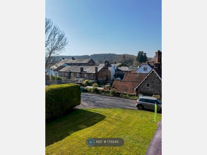 2 Bedroom Flat To Rent In Forelands Way, Chesham, HP5