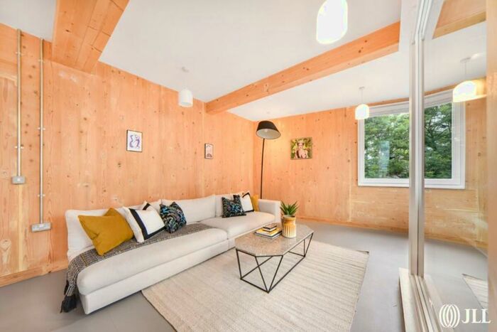 3 Bedroom Flat To Rent In Blaker Road London, E15