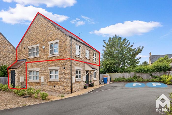 2 Bedroom Flat For Sale In Belas Close, Winchcombe, GL54