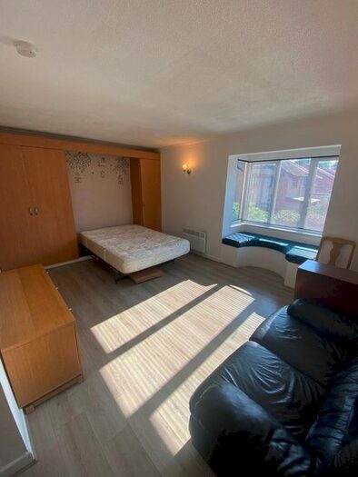 Studio To Rent In Pycroft Way, London, N9