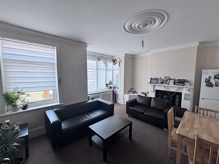 2 Bedroom Flat To Rent In Tff A Winchester Road, Highmas Park, London, E4