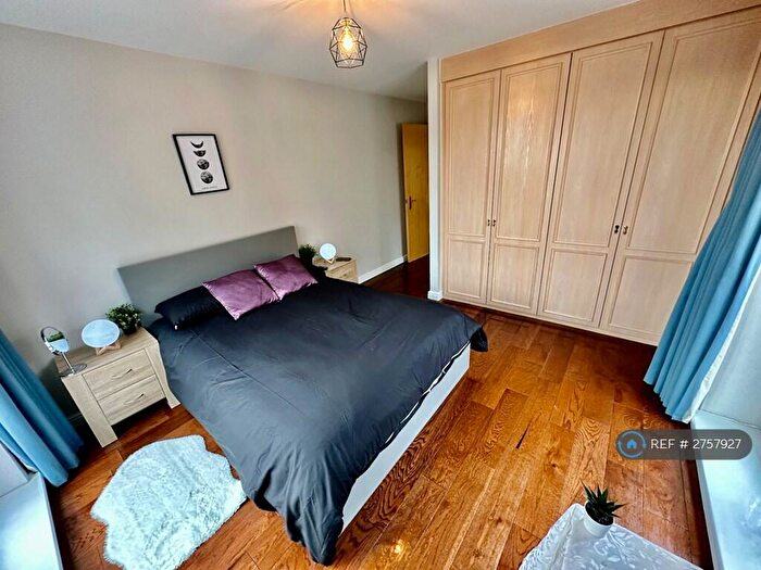 2 Bedroom Flat To Rent In Millennium Drive, London, E14