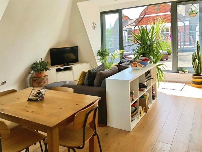 3 Bedroom Penthouse For Sale In Sceptre Road, London, E2