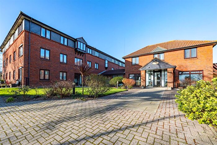 1 Bedroom Property For Sale In Kingswell, Imperial Avenue, Westcliff-On-Sea, SS0