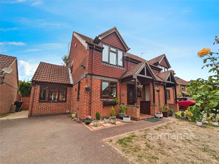 4 Bedroom Semi-Detached House For Sale In Winston Close, Spencers Wood, Reading, RG7