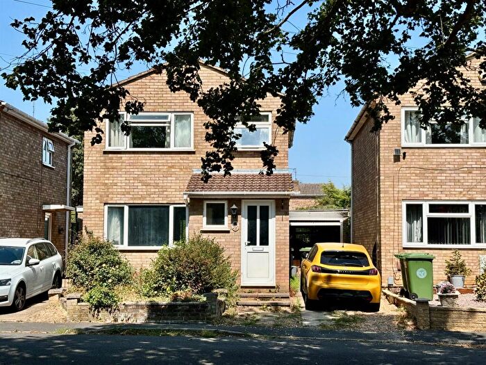 3 Bedroom Detached House For Sale In Apple Tree Close, Yaxley, Peterborough, PE7