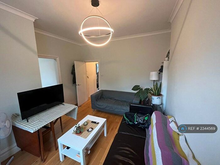 2 Bedroom Flat To Rent In Chichele Road, London, NW2