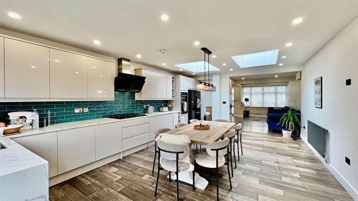 3 Bedroom Terraced House For Sale In Scotts Road, Southall, UB2