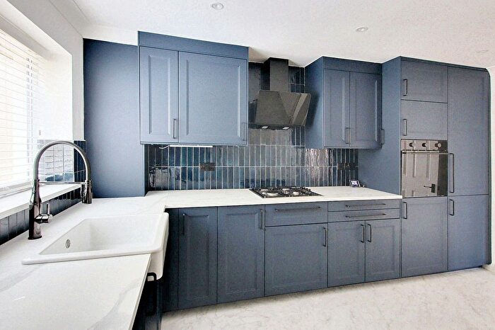 2 Bedroom Flat For Sale In Braemar Gardens, West Wickham, BR4