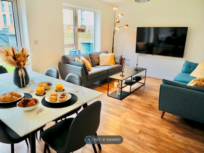 3 Bedroom Semi-Detached House To Rent In Firepool Crescent, Taunton, TA1