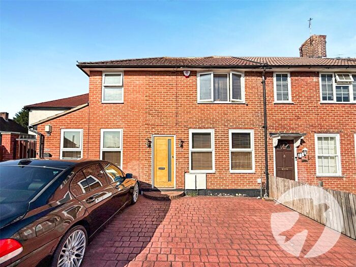 2 Bedroom Flat For Sale In Court Farm Road, Mottingham, London, SE9