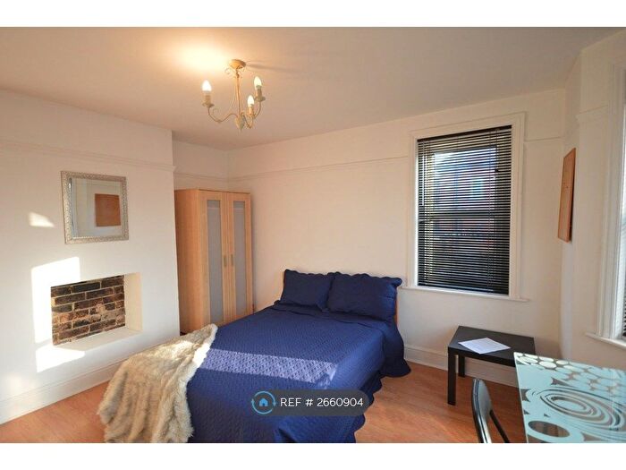 3 Bedroom Flat To Rent In Winton, Bournemouth, BH9