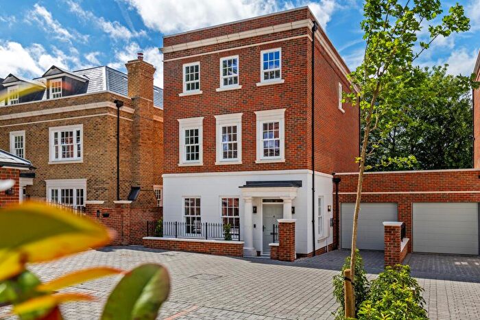 4 Bedroom Detached House For Sale In Brunswick Gardens, Chilbolton Avenue, Winchester, SO22