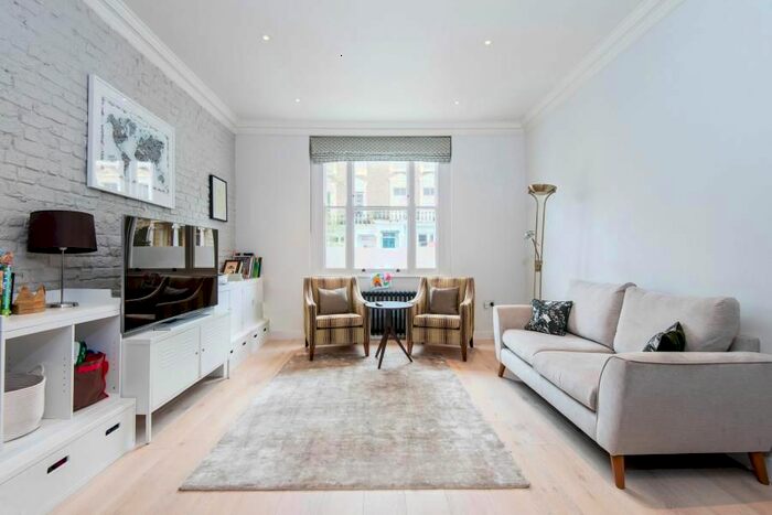 3 Bedroom Flat To Rent In Gloucester Avenue, London, NW1