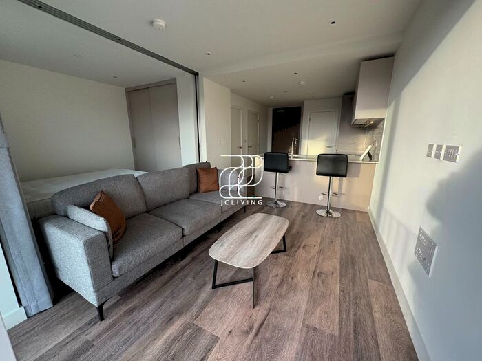 Studio To Rent In Brook Road, London, N8