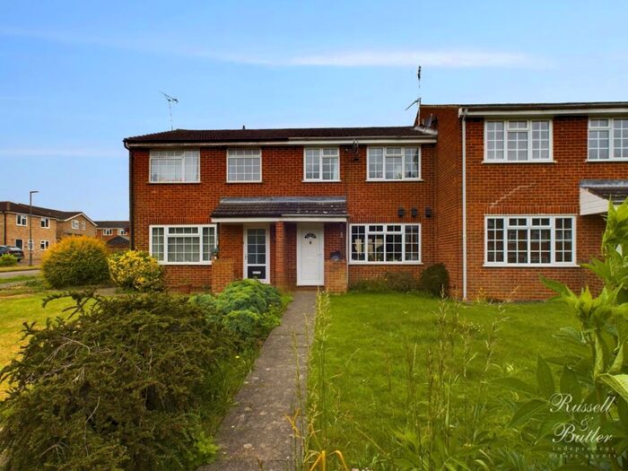 3 Bedroom Terraced House To Rent In Ottersbrook, Buckingham, MK18